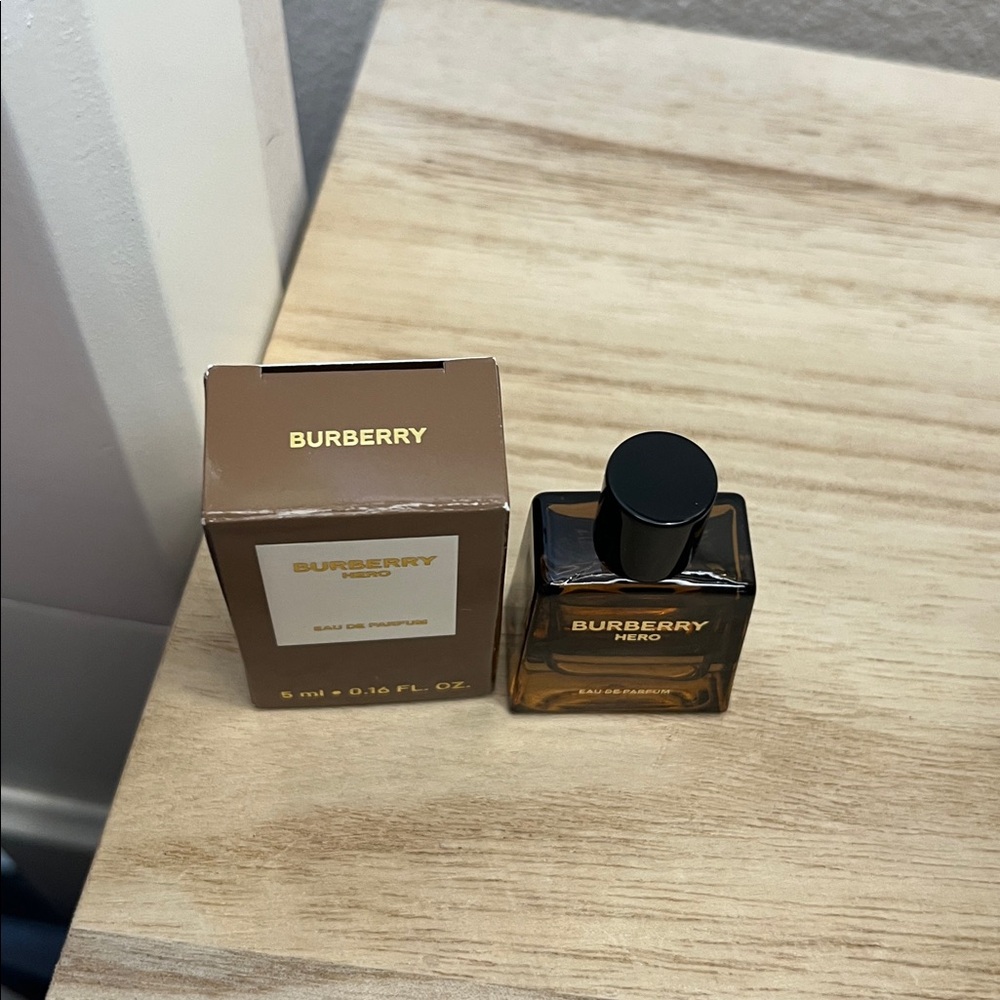 Burberry Hero Eau De Parfum-NIB - Picture 2 of 5